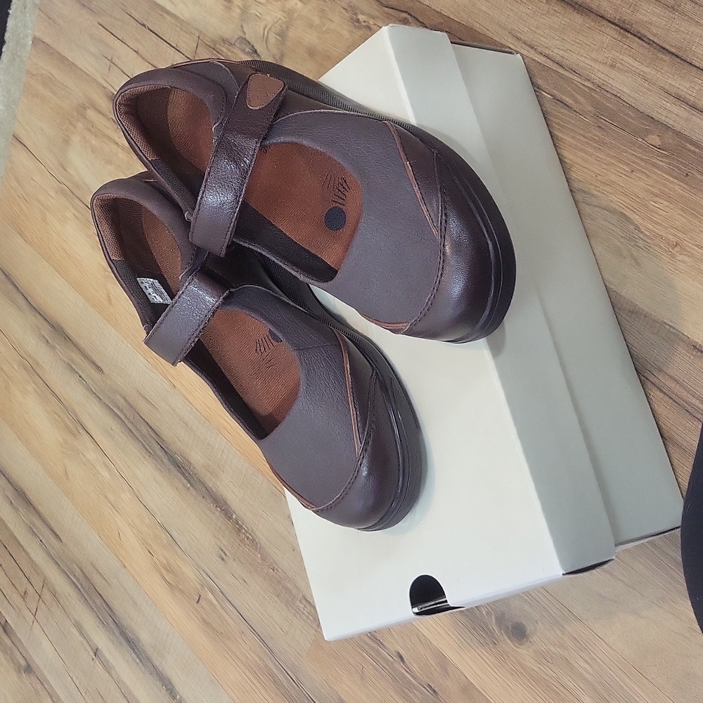 HUSH PUPPIES Brown Tan Leather Bounce  Sole Mary Jane Flat Shoe - 7.5W